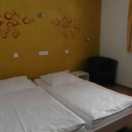 Hotel Am Donaubogen 3*