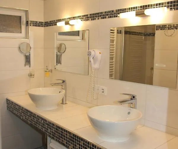 Am Donaubogen Hotel 3*