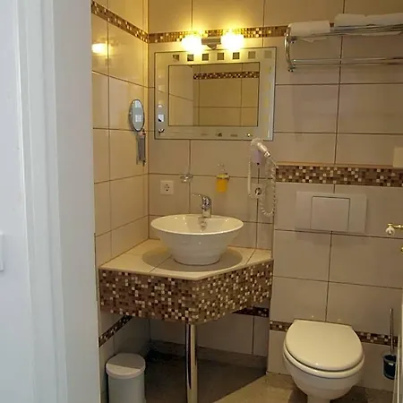 Hotel Am Donaubogen 3*