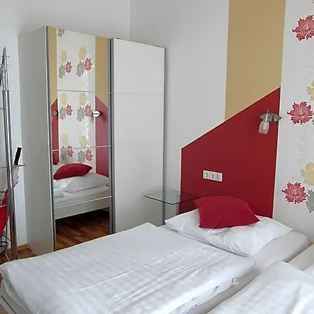 Am Donaubogen Hotel