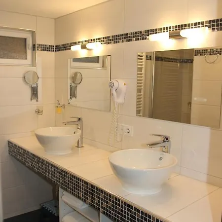 Am Donaubogen Hotel 3*